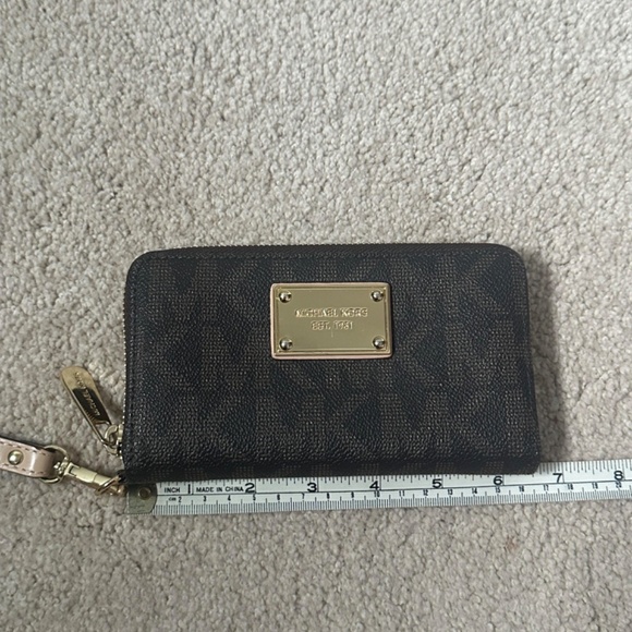 Michael Kors Small Logo Leather Wallet - Picture 9 of 10
